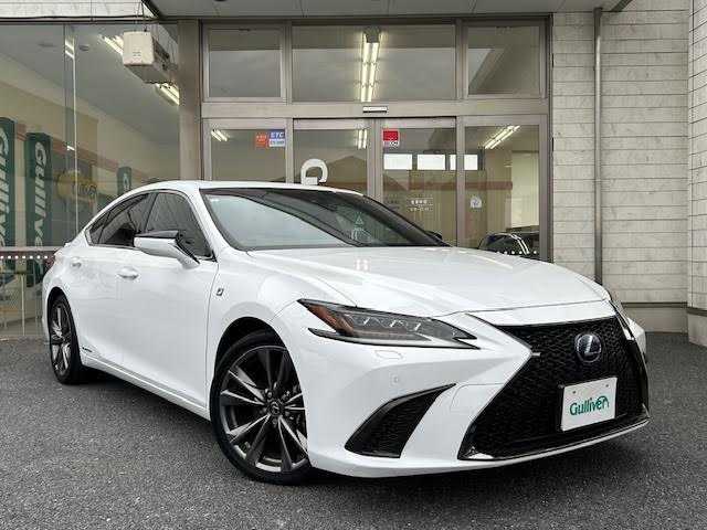 レクサス ＥＳ 300h Fスポーツ 埼玉県 2019(平31)年 5万km ホワイトノーヴァガラスフレーク 純正12.3型ナビ/バックカメラ/フルセグ/サンルーフ/衝突被害軽減ブレーキ/車線逸脱抑制装置/レーダークルーズコントロール/オートマチックハイビーム/クリアランスソナー/BSM/ETC2.0/デジタルインナーミラー/HUD/ドラレコ/シートヒーター/ベンチレーション/ステアリングヒーター/純正19インチAW/LEDヘッドライト/スマートキー