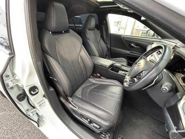 レクサス ＥＳ 300h Fスポーツ 埼玉県 2019(平31)年 5万km ホワイトノーヴァガラスフレーク 純正12.3型ナビ/バックカメラ/フルセグ/サンルーフ/衝突被害軽減ブレーキ/車線逸脱抑制装置/レーダークルーズコントロール/オートマチックハイビーム/クリアランスソナー/BSM/ETC2.0/デジタルインナーミラー/HUD/ドラレコ/シートヒーター/ベンチレーション/ステアリングヒーター/純正19インチAW/LEDヘッドライト/スマートキー