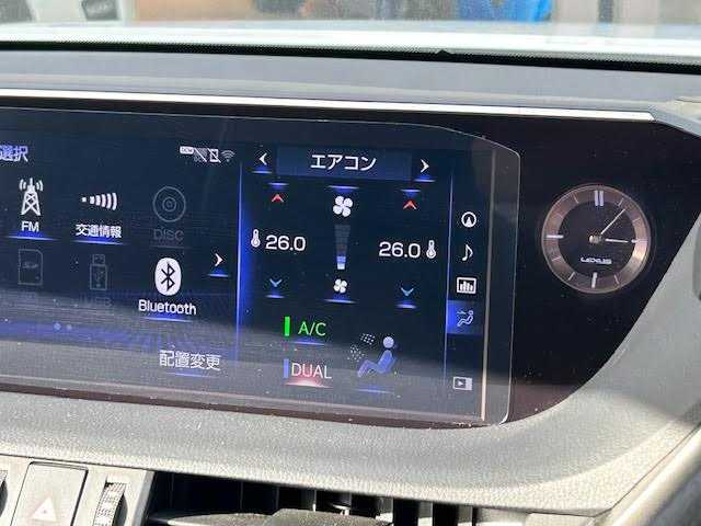 レクサス ＥＳ 300h Fスポーツ 埼玉県 2019(平31)年 5万km ホワイトノーヴァガラスフレーク 純正12.3型ナビ/バックカメラ/フルセグ/サンルーフ/衝突被害軽減ブレーキ/車線逸脱抑制装置/レーダークルーズコントロール/オートマチックハイビーム/クリアランスソナー/BSM/ETC2.0/デジタルインナーミラー/HUD/ドラレコ/シートヒーター/ベンチレーション/ステアリングヒーター/純正19インチAW/LEDヘッドライト/スマートキー