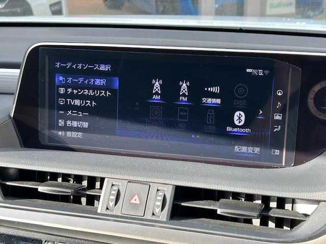 レクサス ＥＳ 300h Fスポーツ 埼玉県 2019(平31)年 5万km ホワイトノーヴァガラスフレーク 純正12.3型ナビ/バックカメラ/フルセグ/サンルーフ/衝突被害軽減ブレーキ/車線逸脱抑制装置/レーダークルーズコントロール/オートマチックハイビーム/クリアランスソナー/BSM/ETC2.0/デジタルインナーミラー/HUD/ドラレコ/シートヒーター/ベンチレーション/ステアリングヒーター/純正19インチAW/LEDヘッドライト/スマートキー