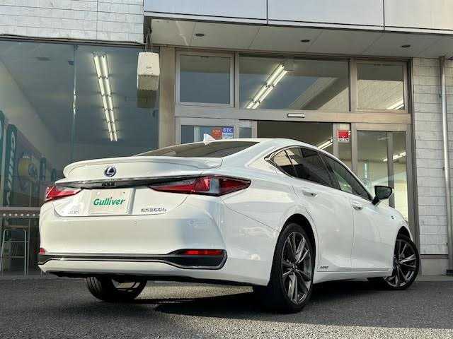 レクサス ＥＳ 300h Fスポーツ 埼玉県 2019(平31)年 5万km ホワイトノーヴァガラスフレーク 純正12.3型ナビ/バックカメラ/フルセグ/サンルーフ/衝突被害軽減ブレーキ/車線逸脱抑制装置/レーダークルーズコントロール/オートマチックハイビーム/クリアランスソナー/BSM/ETC2.0/デジタルインナーミラー/HUD/ドラレコ/シートヒーター/ベンチレーション/ステアリングヒーター/純正19インチAW/LEDヘッドライト/スマートキー