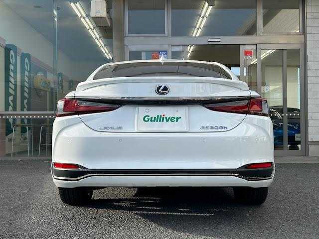 レクサス ＥＳ 300h Fスポーツ 埼玉県 2019(平31)年 5万km ホワイトノーヴァガラスフレーク 純正12.3型ナビ/バックカメラ/フルセグ/サンルーフ/衝突被害軽減ブレーキ/車線逸脱抑制装置/レーダークルーズコントロール/オートマチックハイビーム/クリアランスソナー/BSM/ETC2.0/デジタルインナーミラー/HUD/ドラレコ/シートヒーター/ベンチレーション/ステアリングヒーター/純正19インチAW/LEDヘッドライト/スマートキー