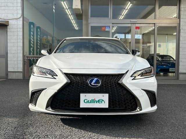 レクサス ＥＳ 300h Fスポーツ 埼玉県 2019(平31)年 5万km ホワイトノーヴァガラスフレーク 純正12.3型ナビ/バックカメラ/フルセグ/サンルーフ/衝突被害軽減ブレーキ/車線逸脱抑制装置/レーダークルーズコントロール/オートマチックハイビーム/クリアランスソナー/BSM/ETC2.0/デジタルインナーミラー/HUD/ドラレコ/シートヒーター/ベンチレーション/ステアリングヒーター/純正19インチAW/LEDヘッドライト/スマートキー