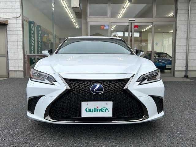 レクサス ＥＳ 300h Fスポーツ 埼玉県 2019(平31)年 5万km ホワイトノーヴァガラスフレーク 純正12.3型ナビ/バックカメラ/フルセグ/サンルーフ/衝突被害軽減ブレーキ/車線逸脱抑制装置/レーダークルーズコントロール/オートマチックハイビーム/クリアランスソナー/BSM/ETC2.0/デジタルインナーミラー/HUD/ドラレコ/シートヒーター/ベンチレーション/ステアリングヒーター/純正19インチAW/LEDヘッドライト/スマートキー