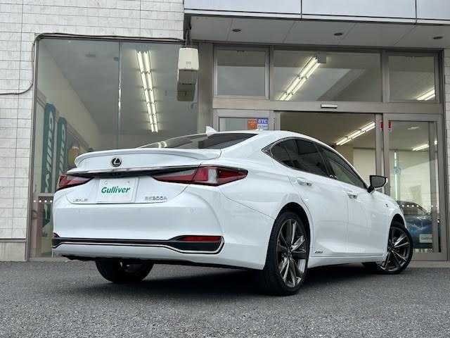 レクサス ＥＳ 300h Fスポーツ 埼玉県 2019(平31)年 5万km ホワイトノーヴァガラスフレーク 純正12.3型ナビ/バックカメラ/フルセグ/サンルーフ/衝突被害軽減ブレーキ/車線逸脱抑制装置/レーダークルーズコントロール/オートマチックハイビーム/クリアランスソナー/BSM/ETC2.0/デジタルインナーミラー/HUD/ドラレコ/シートヒーター/ベンチレーション/ステアリングヒーター/純正19インチAW/LEDヘッドライト/スマートキー