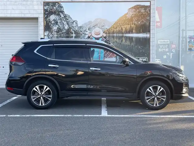 日産 エクストレイル 20Xi レザーエディション 長野県 2020(令2)年 7.3万km ダイヤモンドブラック 切替4WD/ETC/バックカメラ/全方位カメラ/ブラインドスポットモニター/前席・後席シートヒーター/レザーシート/運転席・助手席パワーシート/電動パーキングブレーキ/オートホールド機能/追従機能付クルーズコントロール/パワーバックドア/アイドリングストップ/横滑り防止機能/コーナーセンサー/純正フロアマット/純正アルミホイール