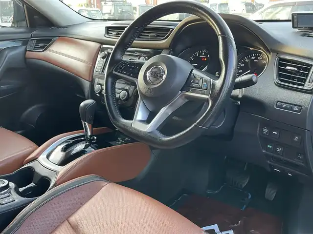 日産 エクストレイル 20Xi レザーエディション 長野県 2020(令2)年 7.3万km ダイヤモンドブラック 切替4WD/ETC/バックカメラ/全方位カメラ/ブラインドスポットモニター/前席・後席シートヒーター/レザーシート/運転席・助手席パワーシート/電動パーキングブレーキ/オートホールド機能/追従機能付クルーズコントロール/パワーバックドア/アイドリングストップ/横滑り防止機能/コーナーセンサー/純正フロアマット/純正アルミホイール