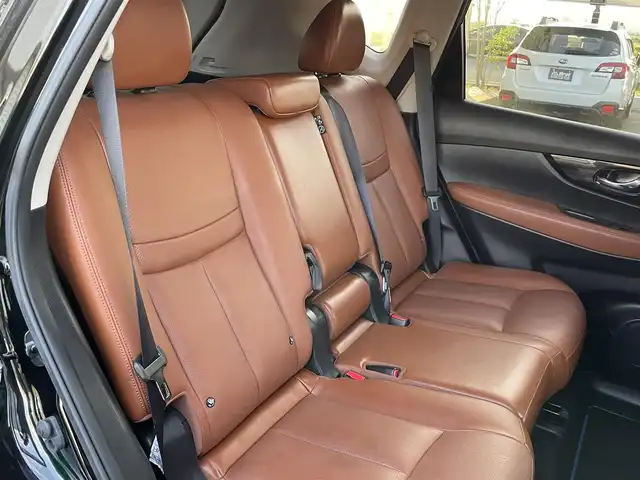 日産 エクストレイル 20Xi レザーエディション 長野県 2020(令2)年 7.3万km ダイヤモンドブラック 切替4WD/ETC/バックカメラ/全方位カメラ/ブラインドスポットモニター/前席・後席シートヒーター/レザーシート/運転席・助手席パワーシート/電動パーキングブレーキ/オートホールド機能/追従機能付クルーズコントロール/パワーバックドア/アイドリングストップ/横滑り防止機能/コーナーセンサー/純正フロアマット/純正アルミホイール