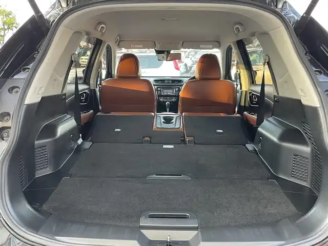 日産 エクストレイル 20Xi レザーエディション 長野県 2020(令2)年 7.3万km ダイヤモンドブラック 切替4WD/ETC/バックカメラ/全方位カメラ/ブラインドスポットモニター/前席・後席シートヒーター/レザーシート/運転席・助手席パワーシート/電動パーキングブレーキ/オートホールド機能/追従機能付クルーズコントロール/パワーバックドア/アイドリングストップ/横滑り防止機能/コーナーセンサー/純正フロアマット/純正アルミホイール