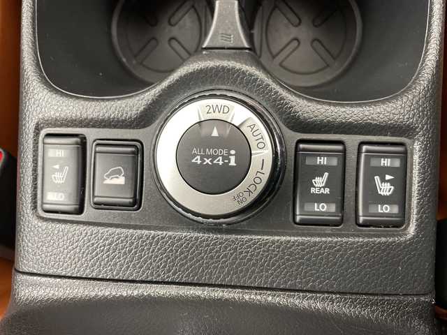 日産 エクストレイル 20Xi レザーエディション 道央・札幌 2020(令2)年 7.3万km ダイヤモンドブラック ・切替4WD/・バックカメラ/全方位カメラ/・エマージェンシーブレーキ/・ブラインドスポットモニター/・前席・後席シートヒーター/・運転席・助手席パワーシート/・デジタルインナーミラー/・電動パーキングブレーキ/・オートホールド機能/・追従機能付クルーズコントロール/・パワーバックドア/・アイドリングストップ/・横滑り防止機能/・コーナーセンサー/・純正フロアマット/・純正アルミホイール/・ETC