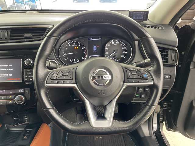 日産 エクストレイル 20Xi レザーエディション 道央・札幌 2020(令2)年 7.3万km ダイヤモンドブラック ・切替4WD/・バックカメラ/全方位カメラ/・エマージェンシーブレーキ/・ブラインドスポットモニター/・前席・後席シートヒーター/・運転席・助手席パワーシート/・デジタルインナーミラー/・電動パーキングブレーキ/・オートホールド機能/・追従機能付クルーズコントロール/・パワーバックドア/・アイドリングストップ/・横滑り防止機能/・コーナーセンサー/・純正フロアマット/・純正アルミホイール/・ETC