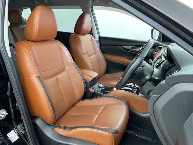 日産 エクストレイル 20Xi レザーエディション 道央・札幌 2020(令2)年 7.3万km ダイヤモンドブラック ・切替4WD/・バックカメラ/全方位カメラ/・エマージェンシーブレーキ/・ブラインドスポットモニター/・前席・後席シートヒーター/・運転席・助手席パワーシート/・デジタルインナーミラー/・電動パーキングブレーキ/・オートホールド機能/・追従機能付クルーズコントロール/・パワーバックドア/・アイドリングストップ/・横滑り防止機能/・コーナーセンサー/・純正フロアマット/・純正アルミホイール/・ETC