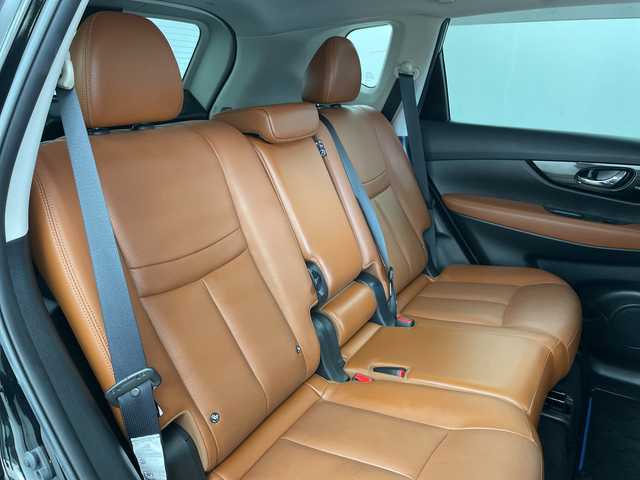 日産 エクストレイル 20Xi レザーエディション 道央・札幌 2020(令2)年 7.3万km ダイヤモンドブラック ・切替4WD/・バックカメラ/全方位カメラ/・エマージェンシーブレーキ/・ブラインドスポットモニター/・前席・後席シートヒーター/・運転席・助手席パワーシート/・デジタルインナーミラー/・電動パーキングブレーキ/・オートホールド機能/・追従機能付クルーズコントロール/・パワーバックドア/・アイドリングストップ/・横滑り防止機能/・コーナーセンサー/・純正フロアマット/・純正アルミホイール/・ETC