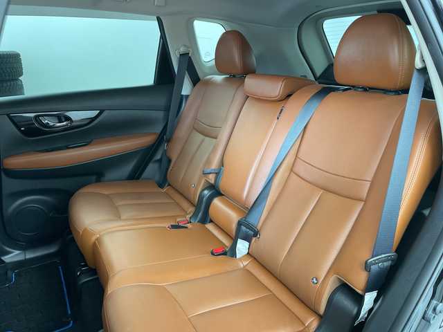 日産 エクストレイル 20Xi レザーエディション 道央・札幌 2020(令2)年 7.3万km ダイヤモンドブラック ・切替4WD/・バックカメラ/全方位カメラ/・エマージェンシーブレーキ/・ブラインドスポットモニター/・前席・後席シートヒーター/・運転席・助手席パワーシート/・デジタルインナーミラー/・電動パーキングブレーキ/・オートホールド機能/・追従機能付クルーズコントロール/・パワーバックドア/・アイドリングストップ/・横滑り防止機能/・コーナーセンサー/・純正フロアマット/・純正アルミホイール/・ETC