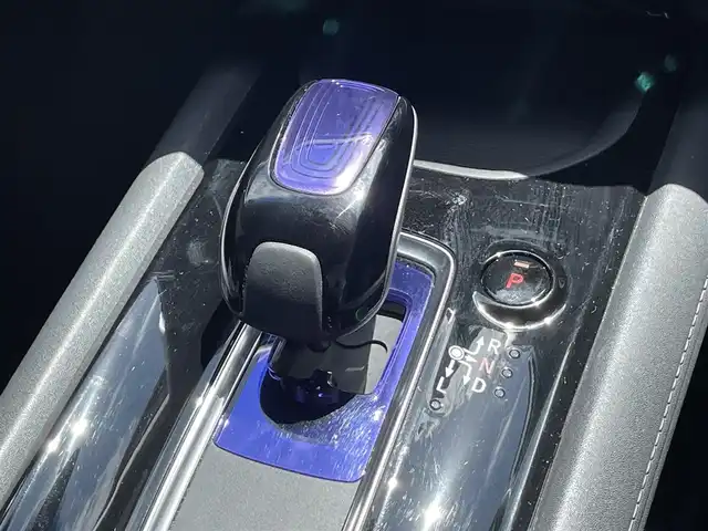 ホンダ ヴェゼル ハイブリッド Z ホンダセンシング 滋賀県 2016(平28)年 7.1万km ホワイトオーキッドパール 禁煙車/純正ナビ/【CD/DVD/Bluetooth/フルセグ/USB/HDMI】/バックカメラ/ビルトインETC/ハーフレザーシート/前席シートヒーター/レーダークルーズコントロール/レーンキープアシスト/ブレーキホールド/プッシュスタート/スマートキー/ステアリングスイッチ