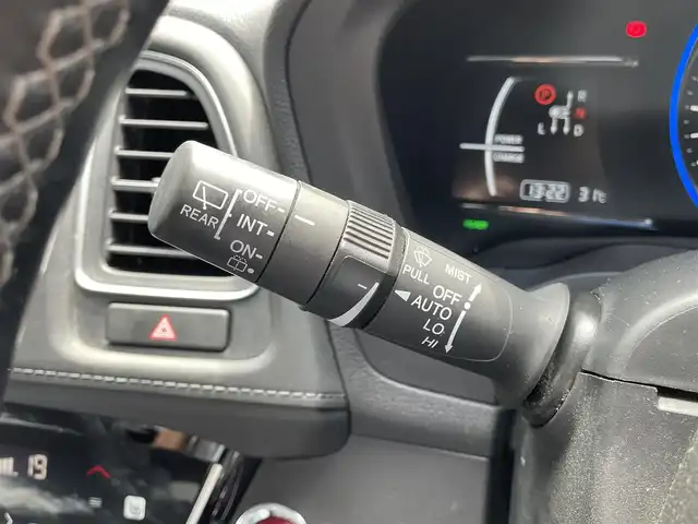 ホンダ ヴェゼル ハイブリッド Z ホンダセンシング 滋賀県 2016(平28)年 7.1万km ホワイトオーキッドパール 禁煙車/純正ナビ/【CD/DVD/Bluetooth/フルセグ/USB/HDMI】/バックカメラ/ビルトインETC/ハーフレザーシート/前席シートヒーター/レーダークルーズコントロール/レーンキープアシスト/ブレーキホールド/プッシュスタート/スマートキー/ステアリングスイッチ