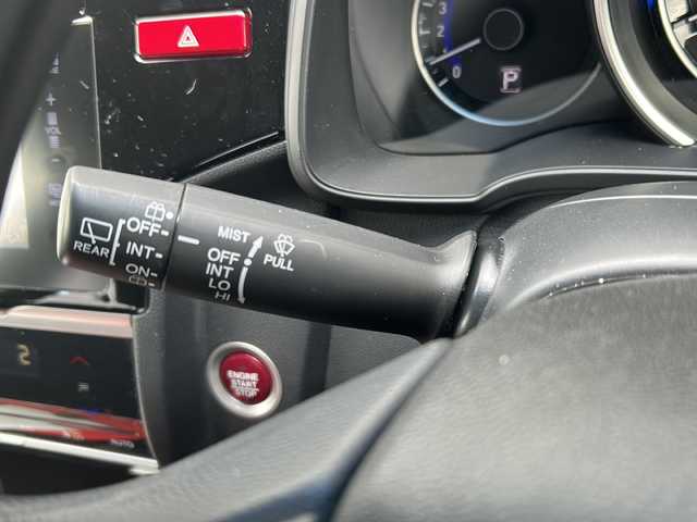 ホンダ フィット 13G Fパッケージ 千葉県 2016(平28)年 4万km プレミアムホワイトパールⅡ ナビ　Ｂカメ　ビルトインＥＴＣ　ドライブレコーダー　アイドリングップ　ワンセグＴＶ　Ｂｔ　ＤＶＤ　１４インチＡＷ　ハロゲンライト　エアバッグ　フロアマット純正　パワーステアリング　パワーウィンドウ