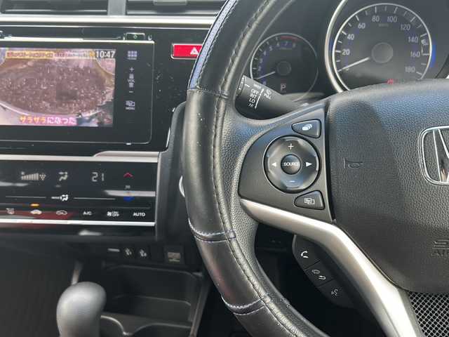 ホンダ フィット 13G Fパッケージ 千葉県 2016(平28)年 4万km プレミアムホワイトパールⅡ ナビ　Ｂカメ　ビルトインＥＴＣ　ドライブレコーダー　アイドリングップ　ワンセグＴＶ　Ｂｔ　ＤＶＤ　１４インチＡＷ　ハロゲンライト　エアバッグ　フロアマット純正　パワーステアリング　パワーウィンドウ