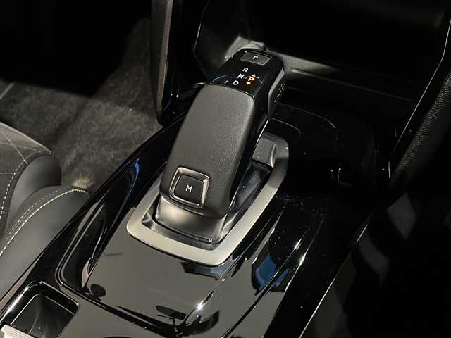 プジョー プジョー ２００８ GT 新潟県 2021(令3)年 1.7万km マイアミブルー 純正ナビ（TV/AM/FM)/ミラースクリーン（App Car Play/Android Auto)/FOCALスピーカー/ワイドバックカメラアイ/アクティブセーフティブレーキ/ディスタンスアラート/レーンポジショニングアシスト/アクティブクルーズコントロール/ドライバーアテンションアラート/トラフィックサインインフォメーション/アドバンスグリップコントロール/ブラインドスポットモニター/LEDデイタイムランニングライト/純正17インチAW/ドライブレコーダー/ETC/純正フロアマット