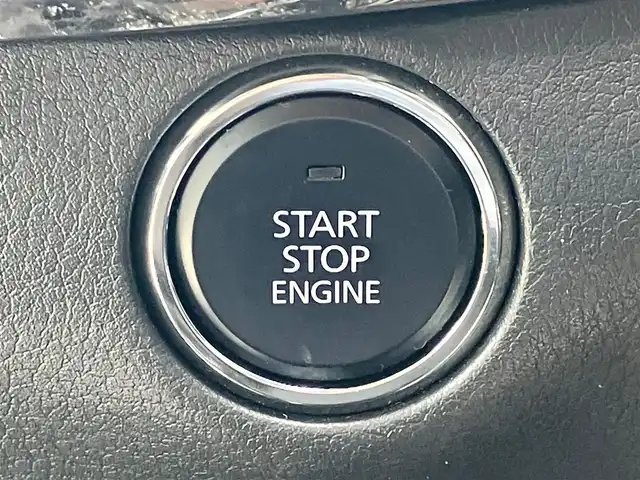 マツダ ＣＸ－３０ XD Lパッケージ 静岡県 2020(令2)年 2.6万km スノーフレイクホワイトパールマイカ エンジンスタートボタン/パワーステアリング/パワーウィンドウ/取扱説明書/パドルシフト/オートエアコン/スマートキー/スペアキー１本/クルーズコントロール/アイドリングストップ/USB入力端子/ETC/全方位カメラ/純正ナビ（CD/DVD/BT/フルセグ）/電動リアゲート/純正フロアマット/D席パワーシート/D席N席シートヒーター/純正アルミホイール/ABS/横滑り防止装置/コーナーセンサー前後/レーンキープアシスト/オートライト/オートマチックハイビーム/LEDヘッドライト/W＋サイドエアバック/衝突軽減システム/BOSEスピーカー/ステアリングヒーター