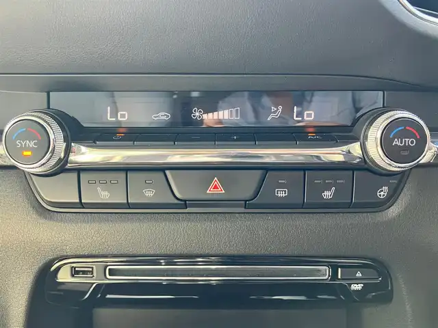 マツダ ＣＸ－３０ XD Lパッケージ 静岡県 2020(令2)年 2.6万km スノーフレイクホワイトパールマイカ エンジンスタートボタン/パワーステアリング/パワーウィンドウ/取扱説明書/パドルシフト/オートエアコン/スマートキー/スペアキー１本/クルーズコントロール/アイドリングストップ/USB入力端子/ETC/全方位カメラ/純正ナビ（CD/DVD/BT/フルセグ）/電動リアゲート/純正フロアマット/D席パワーシート/D席N席シートヒーター/純正アルミホイール/ABS/横滑り防止装置/コーナーセンサー前後/レーンキープアシスト/オートライト/オートマチックハイビーム/LEDヘッドライト/W＋サイドエアバック/衝突軽減システム/BOSEスピーカー/ステアリングヒーター