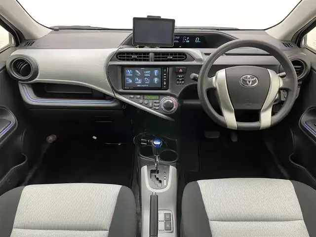 トヨタ アクア S 愛知県 2014(平26)年 4.4万km ライムホワイトパールクリスタルシャイン 社外ＳＤナビ　フルセグＴＶ　バックカメラ　禁煙　ＣＤ DVD　Ｂｌｕｅｔｏｏｔｈ　ＥＴＣ　プッシュスタート　オートライト　社外１５インチアルミホイール　フロアマット　ドアバイザー　オートエアコン　スマートキー