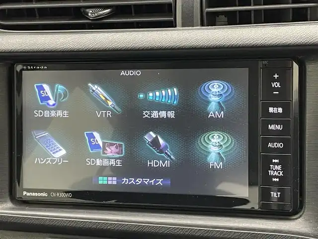 トヨタ アクア S 愛知県 2014(平26)年 4.4万km ライムホワイトパールクリスタルシャイン 社外ＳＤナビ　フルセグＴＶ　バックカメラ　禁煙　ＣＤ DVD　Ｂｌｕｅｔｏｏｔｈ　ＥＴＣ　プッシュスタート　オートライト　社外１５インチアルミホイール　フロアマット　ドアバイザー　オートエアコン　スマートキー