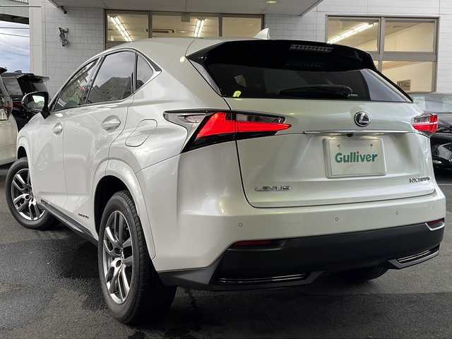 レクサス ＮＸ 300h アーバンスタイル 京都府 2017(平29)年 10.5万km ソニッククォーツ メーカー純正ＳＤナビ/CD/DVD/AM/FM/USB/SD/AUX/バックカメラ/サイドカメラ/Ｂｌｕｅｔｏｏｔｈ/フルセグＴＶ/レザーシート/前席シートヒーター/メモリー付きパワーシート/３眼ＬＥＤヘッドライト/OPアルミ18インチ/パドルシフト/ステアリングヒーター/電動リアゲート/前後コーナーセンサー/ダブルエアバッグ/カーテンエアバッグ/レーダークルーズコントロール/パワーウィンドウ/パワーステアリング/レーンキープアシスト/横滑り防止装置/盗難防止装置/ABS/オートライト/フォグライト/ビルトイン2.0ETC/オートエアコン/プッシュスタート＆スマートキー