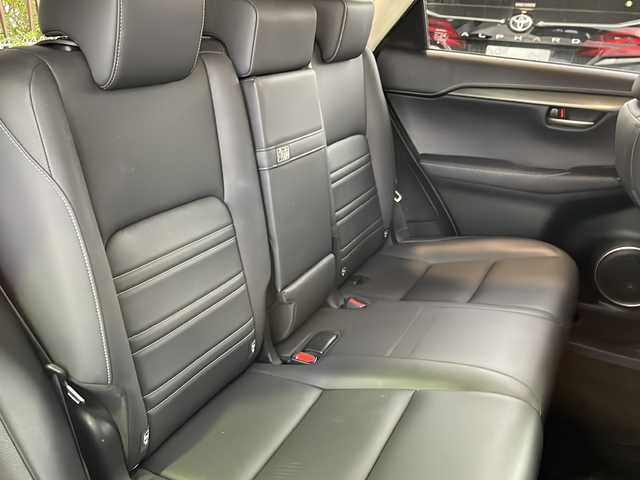 レクサス ＮＸ 300h アーバンスタイル 京都府 2017(平29)年 10.5万km ソニッククォーツ メーカー純正ＳＤナビ/CD/DVD/AM/FM/USB/SD/AUX/バックカメラ/サイドカメラ/Ｂｌｕｅｔｏｏｔｈ/フルセグＴＶ/レザーシート/前席シートヒーター/メモリー付きパワーシート/３眼ＬＥＤヘッドライト/OPアルミ18インチ/パドルシフト/ステアリングヒーター/電動リアゲート/前後コーナーセンサー/ダブルエアバッグ/カーテンエアバッグ/レーダークルーズコントロール/パワーウィンドウ/パワーステアリング/レーンキープアシスト/横滑り防止装置/盗難防止装置/ABS/オートライト/フォグライト/ビルトイン2.0ETC/オートエアコン/プッシュスタート＆スマートキー