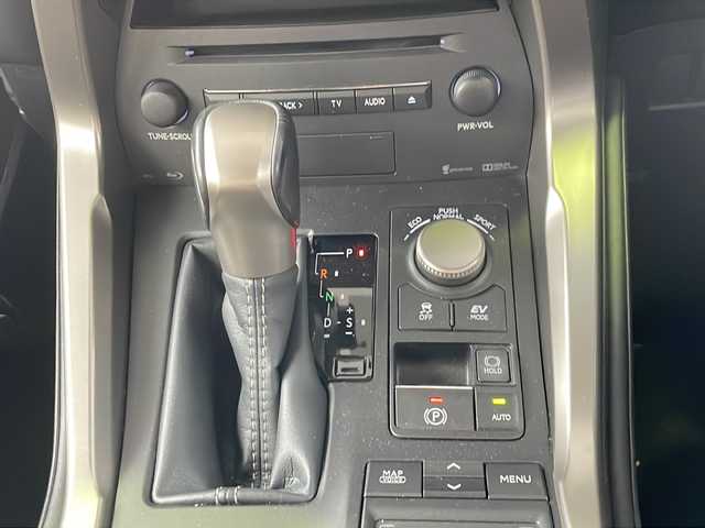 レクサス ＮＸ 300h アーバンスタイル 京都府 2017(平29)年 10.5万km ソニッククォーツ メーカー純正ＳＤナビ/CD/DVD/AM/FM/USB/SD/AUX/バックカメラ/サイドカメラ/Ｂｌｕｅｔｏｏｔｈ/フルセグＴＶ/レザーシート/前席シートヒーター/メモリー付きパワーシート/３眼ＬＥＤヘッドライト/OPアルミ18インチ/パドルシフト/ステアリングヒーター/電動リアゲート/前後コーナーセンサー/ダブルエアバッグ/カーテンエアバッグ/レーダークルーズコントロール/パワーウィンドウ/パワーステアリング/レーンキープアシスト/横滑り防止装置/盗難防止装置/ABS/オートライト/フォグライト/ビルトイン2.0ETC/オートエアコン/プッシュスタート＆スマートキー