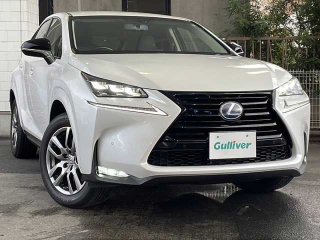 レクサス ＮＸ 300h アーバンスタイル 京都府 2017(平29)年 10.5万km ソニッククォーツ メーカー純正ＳＤナビ/CD/DVD/AM/FM/USB/SD/AUX/バックカメラ/サイドカメラ/Ｂｌｕｅｔｏｏｔｈ/フルセグＴＶ/レザーシート/前席シートヒーター/メモリー付きパワーシート/３眼ＬＥＤヘッドライト/OPアルミ18インチ/パドルシフト/ステアリングヒーター/電動リアゲート/前後コーナーセンサー/ダブルエアバッグ/カーテンエアバッグ/レーダークルーズコントロール/パワーウィンドウ/パワーステアリング/レーンキープアシスト/横滑り防止装置/盗難防止装置/ABS/オートライト/フォグライト/ビルトイン2.0ETC/オートエアコン/プッシュスタート＆スマートキー