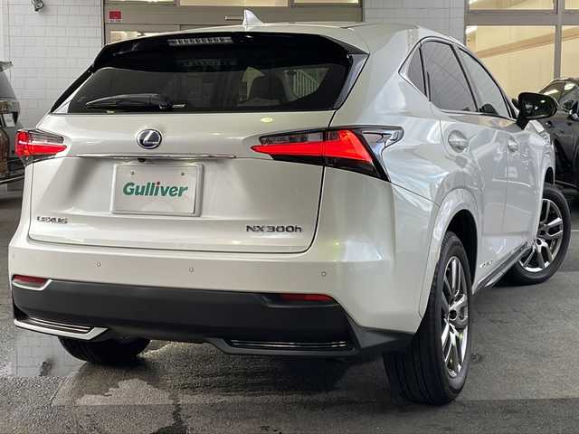 レクサス ＮＸ 300h アーバンスタイル 京都府 2017(平29)年 10.5万km ソニッククォーツ メーカー純正ＳＤナビ/CD/DVD/AM/FM/USB/SD/AUX/バックカメラ/サイドカメラ/Ｂｌｕｅｔｏｏｔｈ/フルセグＴＶ/レザーシート/前席シートヒーター/メモリー付きパワーシート/３眼ＬＥＤヘッドライト/OPアルミ18インチ/パドルシフト/ステアリングヒーター/電動リアゲート/前後コーナーセンサー/ダブルエアバッグ/カーテンエアバッグ/レーダークルーズコントロール/パワーウィンドウ/パワーステアリング/レーンキープアシスト/横滑り防止装置/盗難防止装置/ABS/オートライト/フォグライト/ビルトイン2.0ETC/オートエアコン/プッシュスタート＆スマートキー