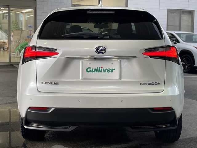 レクサス ＮＸ 300h アーバンスタイル 京都府 2017(平29)年 10.5万km ソニッククォーツ メーカー純正ＳＤナビ/CD/DVD/AM/FM/USB/SD/AUX/バックカメラ/サイドカメラ/Ｂｌｕｅｔｏｏｔｈ/フルセグＴＶ/レザーシート/前席シートヒーター/メモリー付きパワーシート/３眼ＬＥＤヘッドライト/OPアルミ18インチ/パドルシフト/ステアリングヒーター/電動リアゲート/前後コーナーセンサー/ダブルエアバッグ/カーテンエアバッグ/レーダークルーズコントロール/パワーウィンドウ/パワーステアリング/レーンキープアシスト/横滑り防止装置/盗難防止装置/ABS/オートライト/フォグライト/ビルトイン2.0ETC/オートエアコン/プッシュスタート＆スマートキー