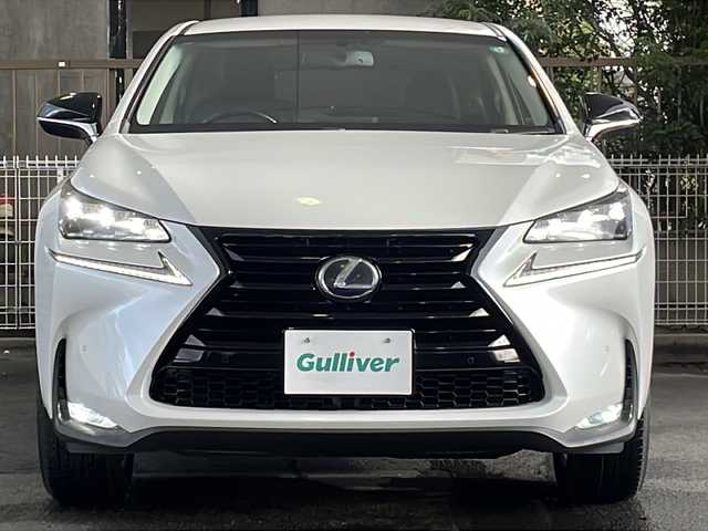 レクサス ＮＸ 300h アーバンスタイル 京都府 2017(平29)年 10.5万km ソニッククォーツ メーカー純正ＳＤナビ/CD/DVD/AM/FM/USB/SD/AUX/バックカメラ/サイドカメラ/Ｂｌｕｅｔｏｏｔｈ/フルセグＴＶ/レザーシート/前席シートヒーター/メモリー付きパワーシート/３眼ＬＥＤヘッドライト/OPアルミ18インチ/パドルシフト/ステアリングヒーター/電動リアゲート/前後コーナーセンサー/ダブルエアバッグ/カーテンエアバッグ/レーダークルーズコントロール/パワーウィンドウ/パワーステアリング/レーンキープアシスト/横滑り防止装置/盗難防止装置/ABS/オートライト/フォグライト/ビルトイン2.0ETC/オートエアコン/プッシュスタート＆スマートキー