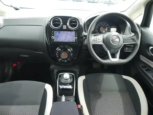 日産 ノート e－パワー X 千葉県 2018(平30)年 2.4万km スーパーブラック エマージェンシーブレーキ/インテリジェントルームミラー/純正SDナビ/地デジTV/【BD/DVD/CD再生機能　Bluetooth接続】/アラウンドビューモニター/ドライブレコーダー/ETC/LEDヘッドライト/ウインカーミラー/コーナーセンサー/社外14インチアルミホイル/インテリジェントキー