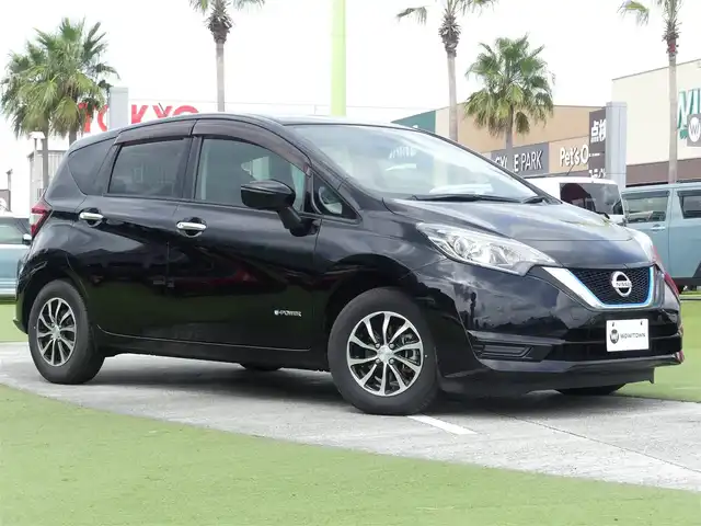 日産 ノート e－パワー X 千葉県 2018(平30)年 2.4万km スーパーブラック エマージェンシーブレーキ/インテリジェントルームミラー/純正SDナビ/地デジTV/【BD/DVD/CD再生機能　Bluetooth接続】/アラウンドビューモニター/ドライブレコーダー/ETC/LEDヘッドライト/ウインカーミラー/コーナーセンサー/社外14インチアルミホイル/インテリジェントキー