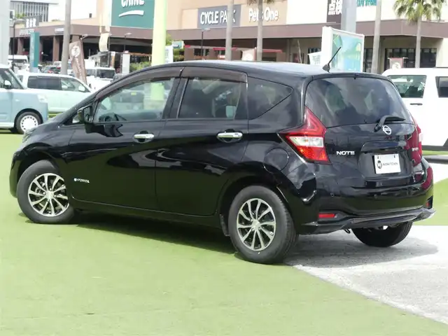 日産 ノート e－パワー X 千葉県 2018(平30)年 2.4万km スーパーブラック エマージェンシーブレーキ/インテリジェントルームミラー/純正SDナビ/地デジTV/【BD/DVD/CD再生機能　Bluetooth接続】/アラウンドビューモニター/ドライブレコーダー/ETC/LEDヘッドライト/ウインカーミラー/コーナーセンサー/社外14インチアルミホイル/インテリジェントキー