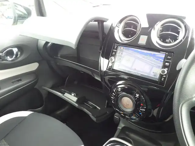 日産 ノート e－パワー X 千葉県 2018(平30)年 2.4万km スーパーブラック エマージェンシーブレーキ/インテリジェントルームミラー/純正SDナビ/地デジTV/【BD/DVD/CD再生機能　Bluetooth接続】/アラウンドビューモニター/ドライブレコーダー/ETC/LEDヘッドライト/ウインカーミラー/コーナーセンサー/社外14インチアルミホイル/インテリジェントキー