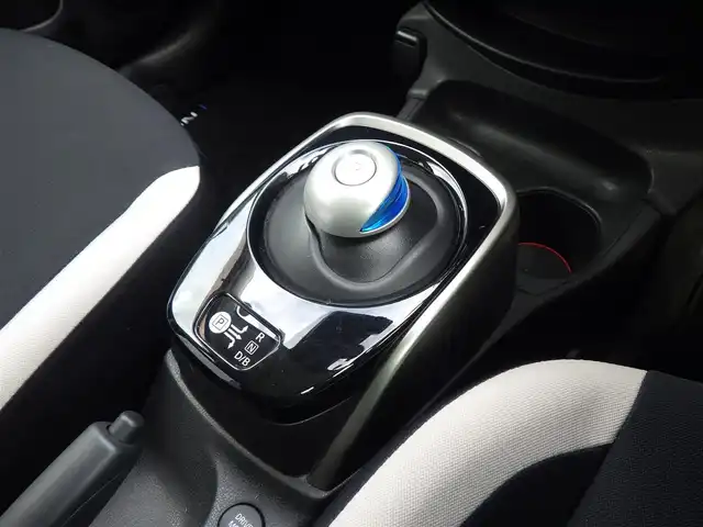 日産 ノート e－パワー X 千葉県 2018(平30)年 2.4万km スーパーブラック エマージェンシーブレーキ/インテリジェントルームミラー/純正SDナビ/地デジTV/【BD/DVD/CD再生機能　Bluetooth接続】/アラウンドビューモニター/ドライブレコーダー/ETC/LEDヘッドライト/ウインカーミラー/コーナーセンサー/社外14インチアルミホイル/インテリジェントキー