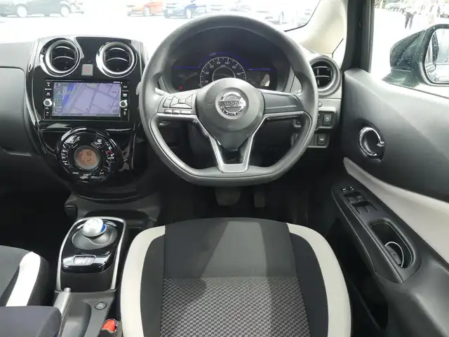 日産 ノート e－パワー X 千葉県 2018(平30)年 2.4万km スーパーブラック エマージェンシーブレーキ/インテリジェントルームミラー/純正SDナビ/地デジTV/【BD/DVD/CD再生機能　Bluetooth接続】/アラウンドビューモニター/ドライブレコーダー/ETC/LEDヘッドライト/ウインカーミラー/コーナーセンサー/社外14インチアルミホイル/インテリジェントキー