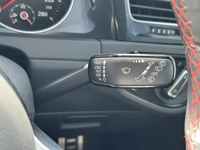 フォルクスワーゲン ゴルフ ＧＴＩ パフォーマンス 愛知県 2014(平26)年 1.3万km ガンＭ スマートキー/プッシュスタート/純正ナビ/フルセグTV/BT/バックカメラ/ETC/純正19インチAW/純正キャリパー/プリクラッシュセーフティ/レーンキープアシスト/クリアランスソナー /アダクティブクルーズコントロール/ドライブレコーダー/レーダー探知機/アイドリングストップ/オートライト/取説、保証書/スペアキー