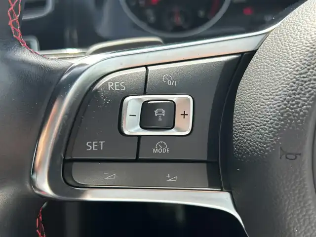 フォルクスワーゲン ゴルフ ＧＴＩ パフォーマンス 愛知県 2014(平26)年 1.3万km ガンＭ スマートキー/プッシュスタート/純正ナビ/フルセグTV/BT/バックカメラ/ETC/純正19インチAW/純正キャリパー/プリクラッシュセーフティ/レーンキープアシスト/クリアランスソナー /アダクティブクルーズコントロール/ドライブレコーダー/レーダー探知機/アイドリングストップ/オートライト/取説、保証書/スペアキー