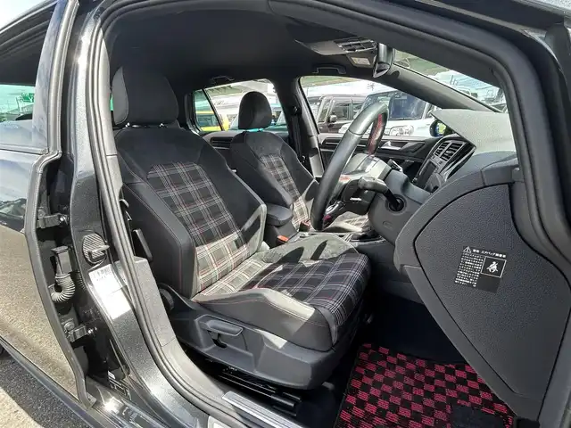 フォルクスワーゲン ゴルフ ＧＴＩ パフォーマンス 愛知県 2014(平26)年 1.3万km ガンＭ スマートキー/プッシュスタート/純正ナビ/フルセグTV/BT/バックカメラ/ETC/純正19インチAW/純正キャリパー/プリクラッシュセーフティ/レーンキープアシスト/クリアランスソナー /アダクティブクルーズコントロール/ドライブレコーダー/レーダー探知機/アイドリングストップ/オートライト/取説、保証書/スペアキー