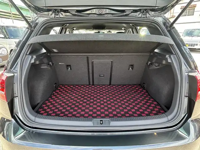 フォルクスワーゲン ゴルフ ＧＴＩ パフォーマンス 愛知県 2014(平26)年 1.3万km ガンＭ スマートキー/プッシュスタート/純正ナビ/フルセグTV/BT/バックカメラ/ETC/純正19インチAW/純正キャリパー/プリクラッシュセーフティ/レーンキープアシスト/クリアランスソナー /アダクティブクルーズコントロール/ドライブレコーダー/レーダー探知機/アイドリングストップ/オートライト/取説、保証書/スペアキー