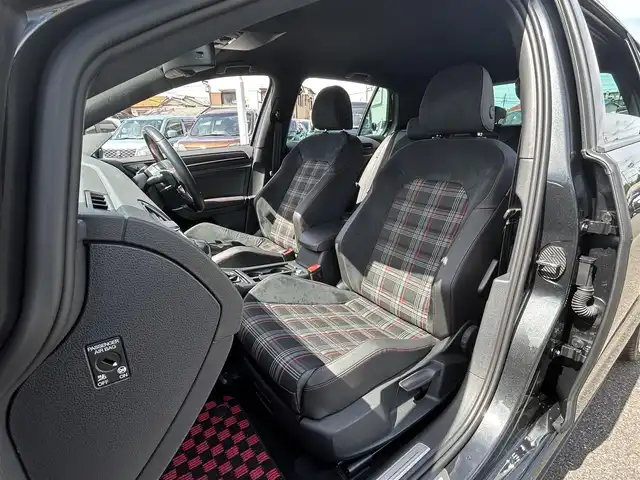 フォルクスワーゲン ゴルフ ＧＴＩ パフォーマンス 愛知県 2014(平26)年 1.3万km ガンＭ スマートキー/プッシュスタート/純正ナビ/フルセグTV/BT/バックカメラ/ETC/純正19インチAW/純正キャリパー/プリクラッシュセーフティ/レーンキープアシスト/クリアランスソナー /アダクティブクルーズコントロール/ドライブレコーダー/レーダー探知機/アイドリングストップ/オートライト/取説、保証書/スペアキー