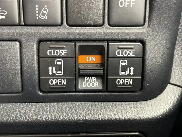 トヨタ ヴォクシー ハイブリッド ZS 煌Ⅱ 愛知県 2019(平31)年 6万km イナズマスパーキングブラックガラスフレーク 禁煙車/純正10インチナビ/（CD/DVD/Bluetooth/フルセグTV/HDMI/USB)/バックカメラ/フリップダウンモニター/トヨタセーフティセンス/・プリクラッシュセーフティ/・レーンディパーチャーアラート/・オートマチックハイビーム/クルーズコントロール/前後ドライブレコーダー/ETC/シートヒーター/両側パワースライドドア/スマートキー/エンジンスターター/プッシュスタート/純正16インチアルミホイール/LEDヘッドライト/フロントフォグランプ/純正フロアマット/横滑り防止装置