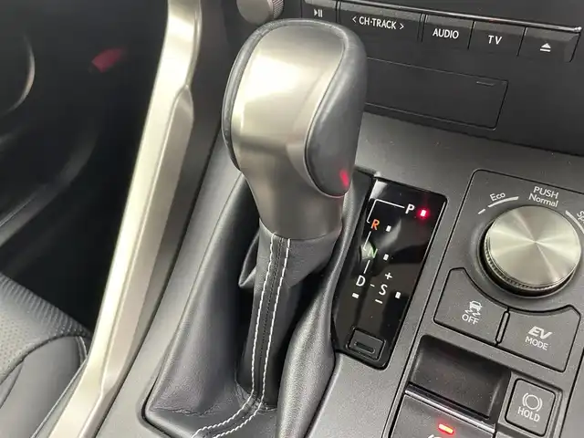 レクサス ＮＸ 300h バージョンL 富山県 2019(令1)年 2.8万km ソニッククォーツ 純正ナビ/フルセグTV/Bluetooth/DVD/バックカメラ/ETC2.0/純正AW付き冬タイヤ4本車載/スマートキー/カードキー/シートヒーター/ベンチレーション/全席パワーシート /レザーシート /レーダークルーズコントロール/ステアリングヒーター/パドルシフト/LEDヘッドライト/オートハイビーム/前後コーナーセンサー/電動リアゲート/衝突軽減ブレーキ