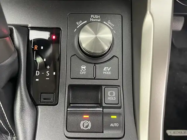 レクサス ＮＸ 300h バージョンL 富山県 2019(令1)年 2.8万km ソニッククォーツ 純正ナビ/フルセグTV/Bluetooth/DVD/バックカメラ/ETC2.0/純正AW付き冬タイヤ4本車載/スマートキー/カードキー/シートヒーター/ベンチレーション/全席パワーシート /レザーシート /レーダークルーズコントロール/ステアリングヒーター/パドルシフト/LEDヘッドライト/オートハイビーム/前後コーナーセンサー/電動リアゲート/衝突軽減ブレーキ