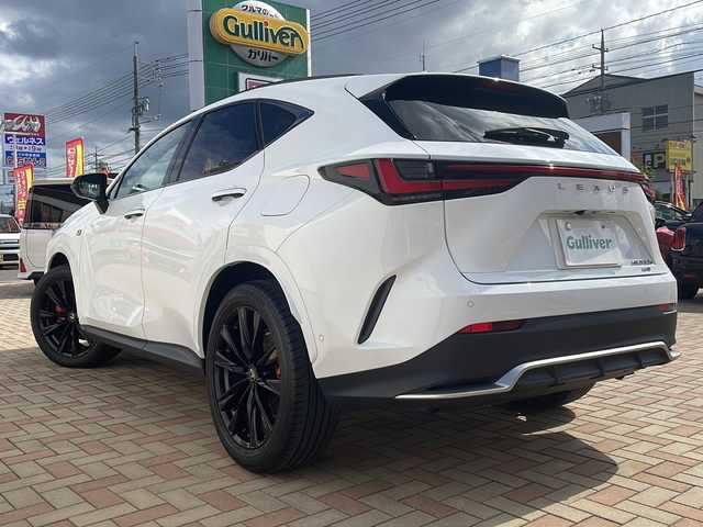 レクサス ＮＸ 350h Fスポーツ 鳥取県 2022(令4)年 2.8万km ホワイトノーヴァガラスフレーク ワンオーナー/オートモード４WD/スマートキーx２カードキー/レッド・ブラックレザー/ダブルサンルーフ/オレンジキャリパー/グロスブラック20インチAW/デジタルインナーミラー/電動ラッジドア/全方位カメラ/プリクラッシュセーフティ/ブラインドスポット/レーンデパーチャー/アダクティブクルーズ/インテリソナー/オートハイビーム/360度ドライブレコーダー/パークングアシスト/メーカーナビゲーション/フルセグ・Bluetooth・DVD再生/パドルシフト/前席パワーシート/エアーシート・ヒーター/AC100V電源/LEDヘッドライト/LEDフォグ/ビルトインETC/保証書・取説