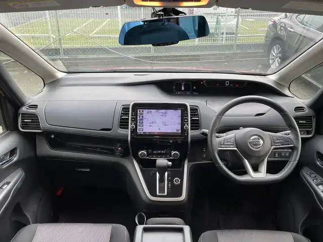 日産 セレナ ハイウェイスター Vセレクション 神奈川県 2018(平30)年 4.4万km マルーンレッド ワンオーナー/プッシュスタート/スペアキー1本/ビルトインETC/自動駐車システム/全方位カメラ/録画機能付きデジタルインナーミラー/クルーズコントロール/プリクラッシュ/車線逸脱防止装置/本革ステアリング/オートライト/LEDライト/フォグランプ/両側パワースライドドア/ハンズフリースライドドア/アイドリングストップ/横滑り防止装置